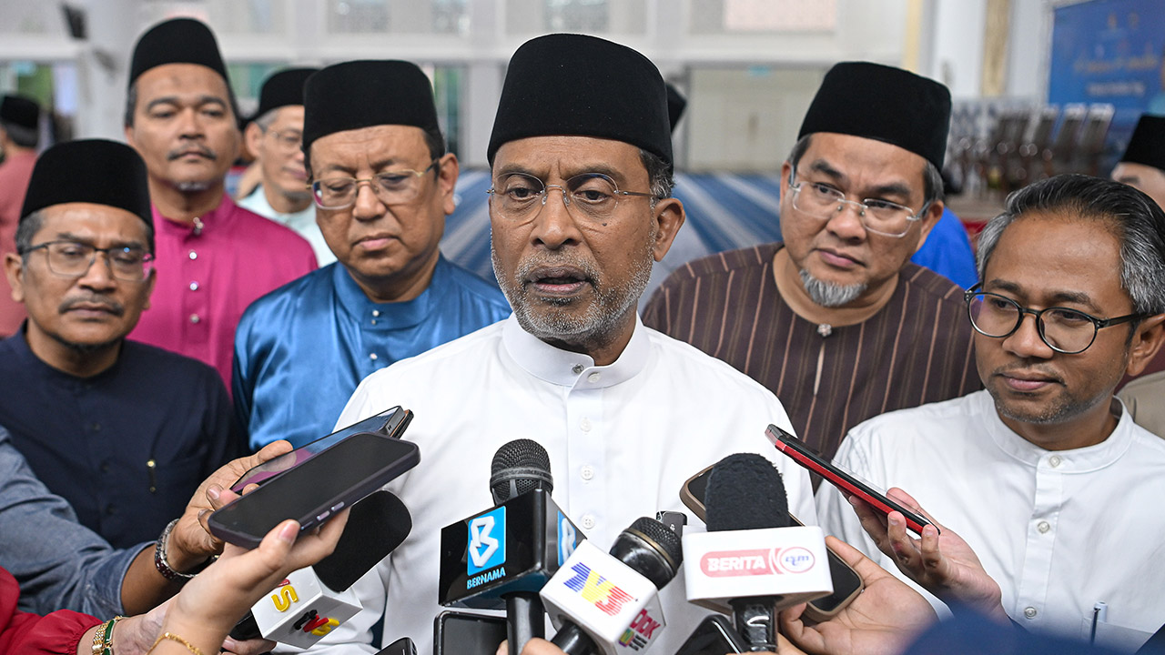 KPT tidak akan berkompromi dengan perlakuan tidak beradab pelajar – Zambry