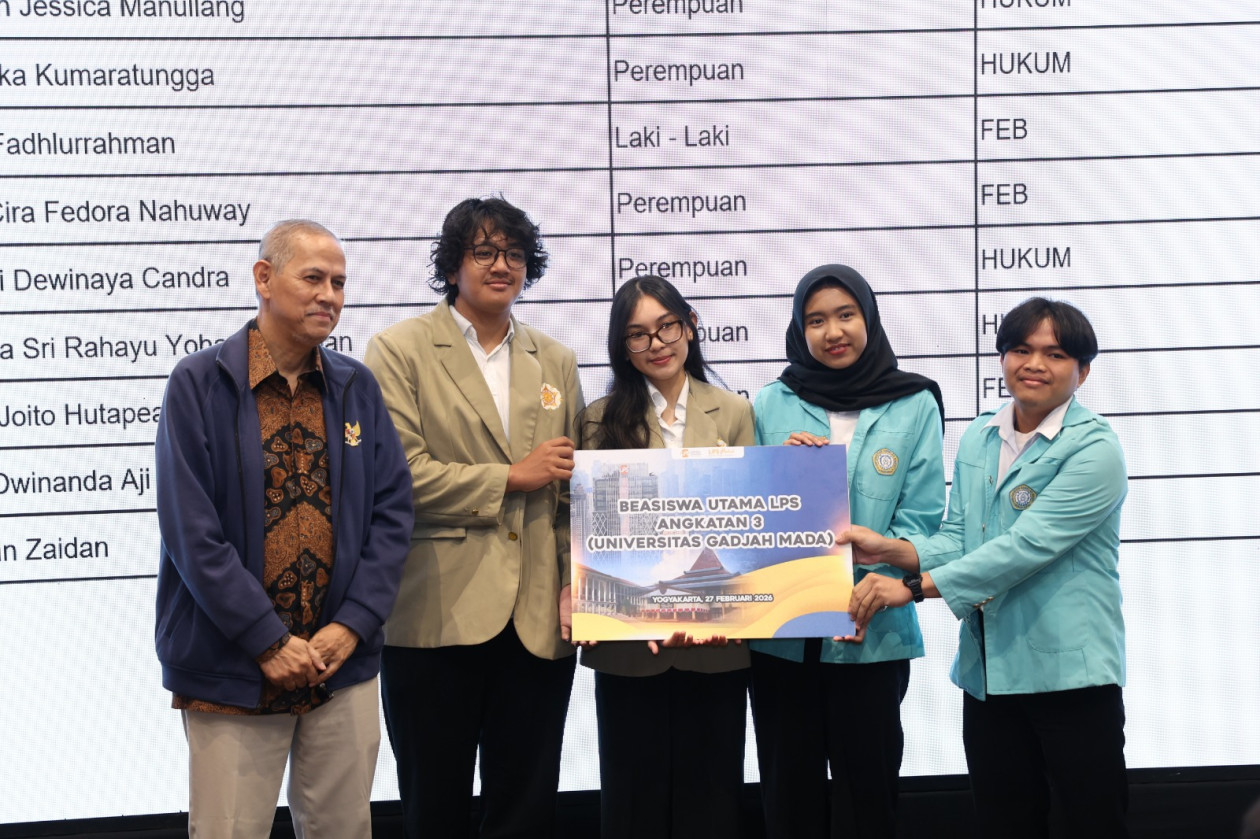 LPS Salurkan Beasiswa ke Mahasiswa UGM dan UNS 