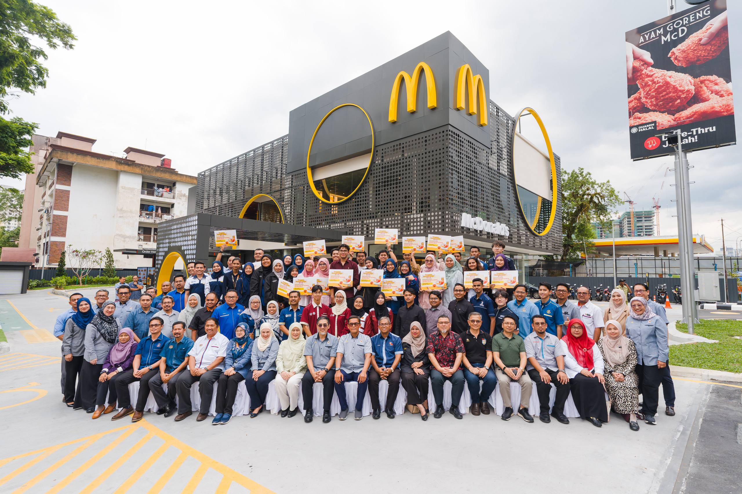 McDonald’s Malaysia perkasa belia melalui Program Santun Pelajar,  sasar agih 1 juta hidangan Nasi Mekdi sepanjang 2026